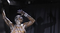 Slavný basketbalista Abdul – Jabbar má v Los Angeles sochu