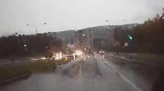Takhle blesk udeřil do SUV