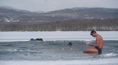 Český freediver chce světový rekord: 80 metrů pod ledem a bez neoprenu
