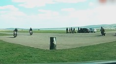 Při nehodě tří motorek zemřela žena. Policie hledá neznámého jezdce