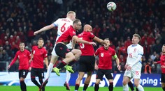Češi trefovali pouze břevna. V Albánii se zrodila bezgólová remíza
