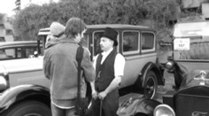 Dědeček automobil pod komíny elektráren