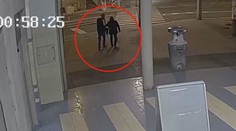Senior vysypal žebrajícím všechny drobné, ti mu pak ukradli peněženku