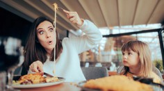 Inspekce varuje před častou praktikou v restauracích. Týká se hlavně sýra