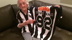 Fotbalová babička! Takhle fandí nejoddanější fanynka na světě