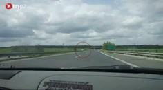 VIDEO! TO MUSÍTE VIDĚT: Takhle jel šílenec v protisměru na R10!