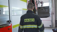 Požár v obci Návsí: Hasiči našli v domě mrtvého člověka, jeho psa zachránili