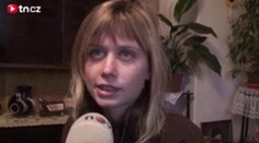 S mrtvicí ji vezli do nemocnice 3 hodiny. Manžel chystá žalobu