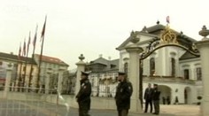 Gašparovič do Česka odletěl se zpožděním. Letadlu hrozili bombou