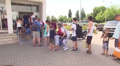 Vedra vylákala lidi na koupaliště, ve frontách čekali i několik hodin