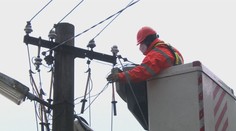 Signál i elektřina, technici se snaží propojit zasažené oblasti se světem