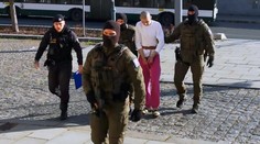 Soudce neobměkčily ani růžové tepláky. Údajného vraha vlastní matky poslal do vazby