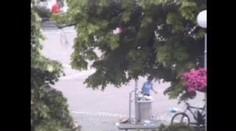 Opilá žena předvedla striptýz před kamerami policie