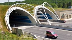 V tunelech na Pražském okruhu selhaly kamery. Auta jedou krokem