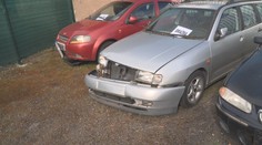 Ve Varech se dražila odtažená auta z ulic. Ceny začínaly na 500 korunách