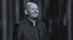 Herec David Suchařípa neunesl smrt kamaráda. Po smrti Pavla Nečase se stáhl