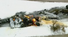 V USA vykolejil další vlak. Začal hořet a hasiči museli evakuovat městečko