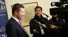 Okamura byl první den v Senátu, obsypali ho tam japonští novináři