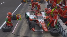 VIDEO: Šílený moment v IndyCar. Závodník v boxech srazil čtyři mechaniky