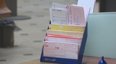 Města přestávají posílat papírové složenky. Senioři se o poplatcích nedozví