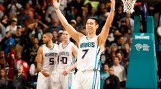 San Antonio zasáhla kocovina. Dokonalý obrat řídil Jeremy Lin