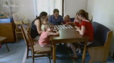 Soud nařídil vystěhování samoživitelce s devíti dětmi. Děti se bojí, že je rozdělí