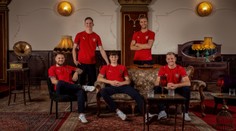 Fotbalová repre představila nové dresy pro baráž: Inspirace slavným turnajem