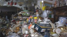 Starožitníci mají napilno. Lidé řeší finanční problémy prodejem cenností