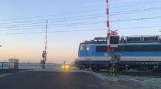 Nefunkční světla i závory na přejezdu. Řidiči musí dát pozor a dodržet pravidla