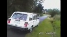 Auto ničitel a máma nešika