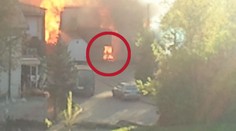 VIDEO: Hořícího muže zachytila kamera, zemřel v nemocnici