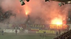 Sparťani útočili na fanoušky Slovácka, uklidňovala je policie