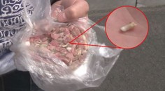 To je hnus! V sulcu z Intersparu v Karlových Varech našel zákazník ZUB