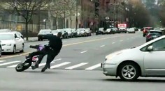 Policista zabavil motorku a chtěl se projet. Nedopadlo to dobře!