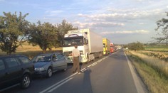 Na přejezdu červená: pětikilometrové kolony