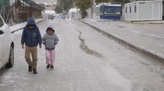 Uprchlíci v Evropě trpí kvůli mrazu. Na jejich stany napadl sníh