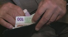 Kolik peněz u sebe nosí Fischer a další kandidáti na Hrad?