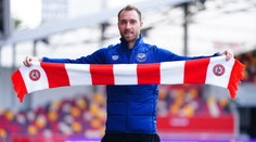 Narozeniny jako víno. Fotbalista Eriksen po kolapsu poprvé vyběhl na trávník