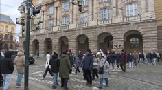 Cizinci mají o studium v Česku velký zájem. Jejich žádosti úřady nestihají odbavit