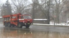 V Brně praskl vodovod, u Pisáreckého tunelu plavala auta