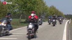 STOVKY MOTORKÁŘŮ na spanilé jízdě Vysočinou