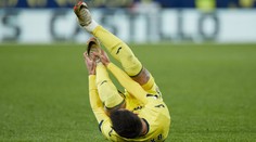 Hráč Villarrealu umlčel kritického fanouška, ukázal ošklivé zranění