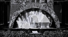 Rána pro rockery. Zemřel bubeník legendárních AC/DC
