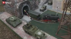 Válečná bitva v podání modelů tanků a letadel. Podívejte se!