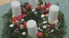 V Česku proběhla floristická soutěž. Žáci se utkali o nejkrásnější vánoční ozdobu
