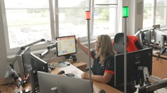 Tragická nehoda. Řidička přejela seniora ležícího na silnici