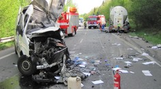 Silnici uzavřela tragická nehoda! Zemřela žena, 6 lidí je v nemocnici