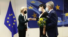 Pekarová a Vystrčil v Bruselu. Diskutovali s von der Leyenovou, povečeří s Jourovou