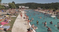 V Česku panovaly tropy. Lidé se snažili ochladit u vody i na hřbitovech