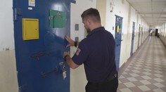 Drsná hádka o ovladač:  Vězni v Česku se o něj poprali, jeden skončil v nemocnici